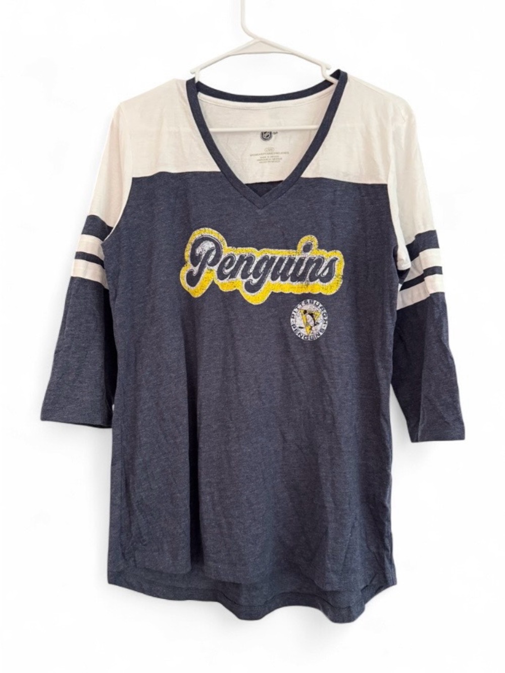NWOT Official NHL Pittsburgh Penguins Women's Distressed Raglan Size Large Shirt